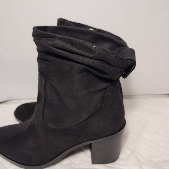 CL by laundry black suede ankle boot size 6.5 - Picture 2 of 9